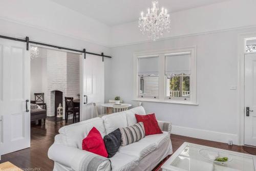 Warm Inviting, and Luxurious The Manor, Sandy Bay (Foto 4)
