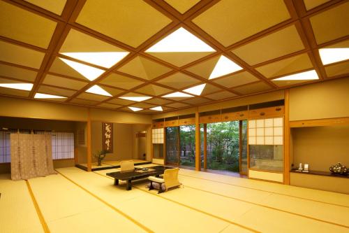 UNZEN HANZUIRYO - Tap to explore photos