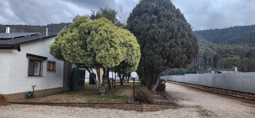 Dārzs, 2BDR Holiday Flat near Bright-Entire Place in Freeburgh