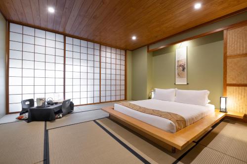 . Japanese Mountain Retreat Mineral Springs & Spa