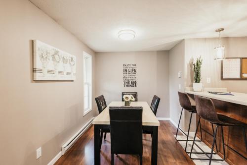 Indoor Hot-Tub! Spacious & Updated MQT Township Home! in Marquette, USA