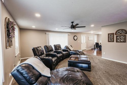 . Indoor Hot-Tub! Spacious & Updated MQT Township Home!