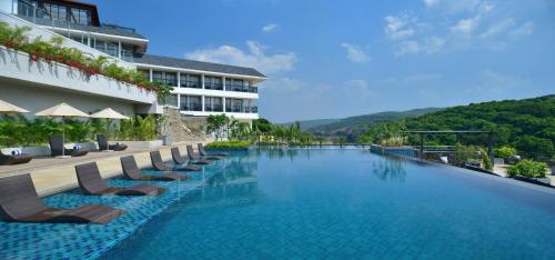 مسبح, Courtyard by Marriott Mahabaleshwar in Gureghar