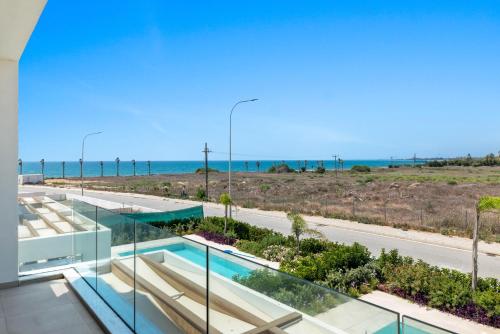 A környék, Serenity Waves Villa 17 in Perivolia