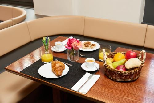 Restaurant, Hotel La Balance self check-in in Biel