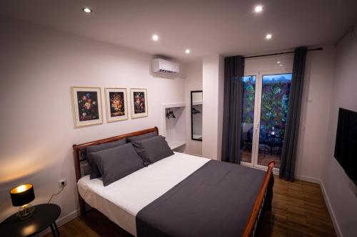 My Secret Garden rooms - Apartment with 2 private rooms, separate baths and balcony garden, Atenas