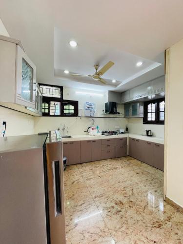 Lavish 1BHK Near AMB Mall in Kondapur