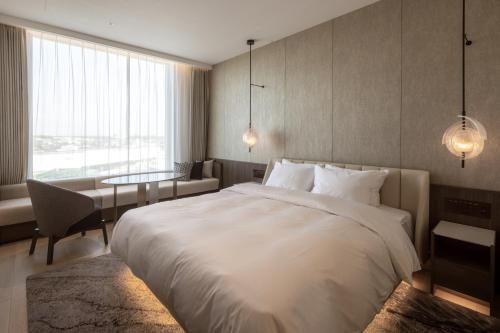 ATAGO HOTEL Room Type - Double Room