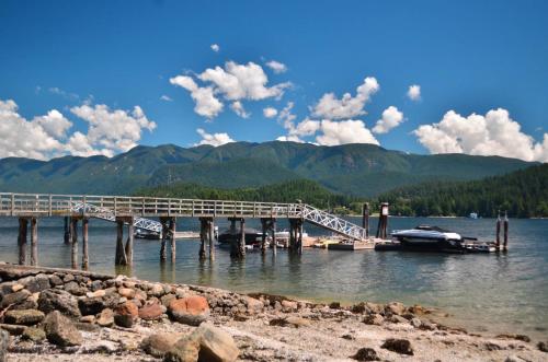 Scorpio House Langley -ROOM 1 Separate restroom