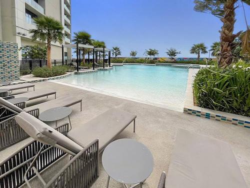 FIRST CLASS Studio Luxe Living, Dubai