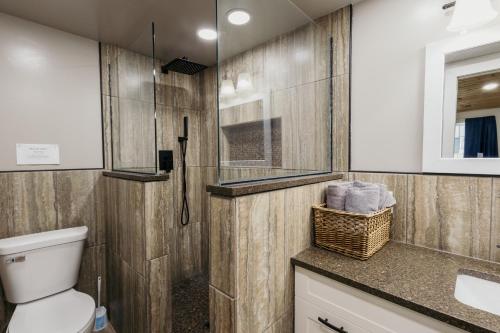Spacious & Updated MQT Home - HotTub - Backyard in Marquette, USA