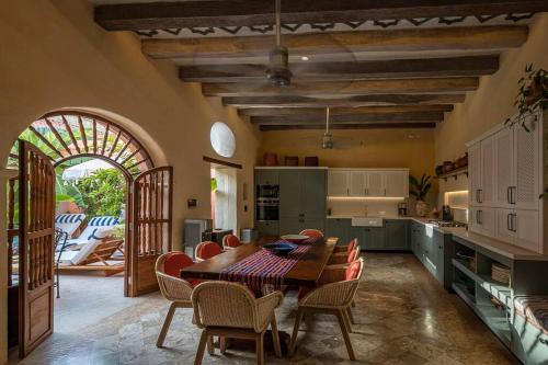Luxury Tropical Villa in Cartagena Historic City - image 4