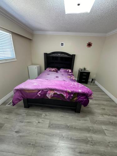 Private room with private washroom- Cambie Palace in Richmond, Canada