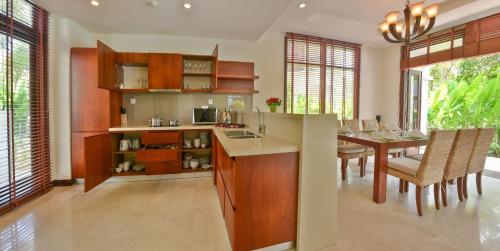 Three-Bedroom Villa with Pool View image 3