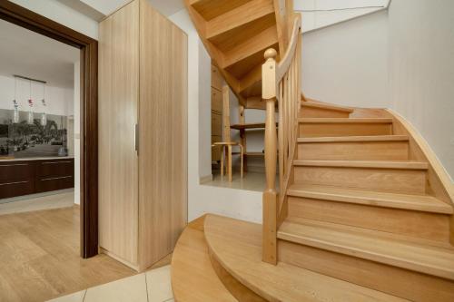 Jasny Dwupoziomowy Apartament we Wrocławiu by Noclegi Renters, Breslau (Foto 3)