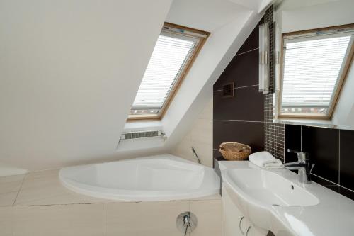 Jasny Dwupoziomowy Apartament we Wrocławiu by Noclegi Renters, Breslau (Foto 7)