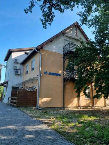 Tó apartman