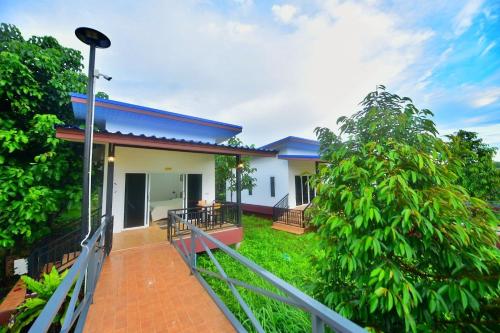 Vista exterior, Baansuan Thanisorn & Rolf in Khao Chamao