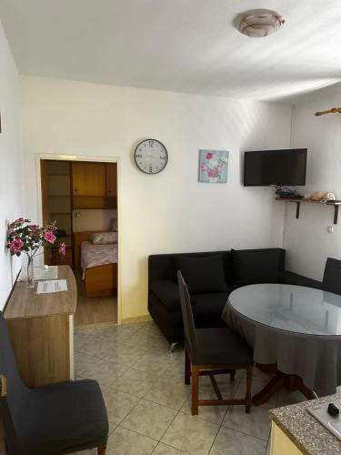 Apartments Sevo in Seget Donji