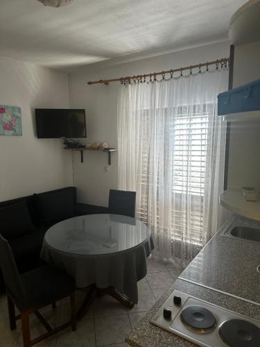 Apartments Sevo in Seget Donji