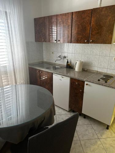 Apartments Sevo in Seget Donji