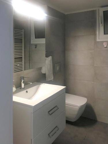 Renovated Modern & Specious 2Bd Apt Athens center - image 10