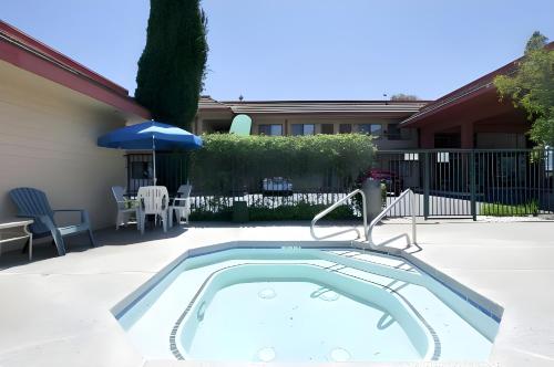 Days Inn by Wyndham Gilroy – Gilroy, CA