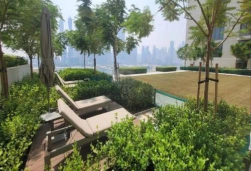 Luxury 2-Bed Apartment l Emaar Beachfront - image 6