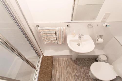 Cedars Guest House - image 4