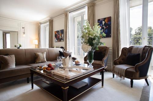 586843382 La Réserve Paris Hotel & Spa