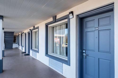 Americas Best Inn - Calhoun - main image