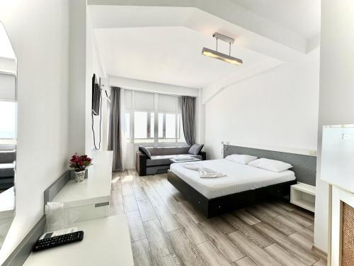 Deluxe Triple Room with Sea View