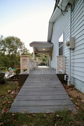 Best Deal in Nashville Hillbilly House YEEHAW - image 2