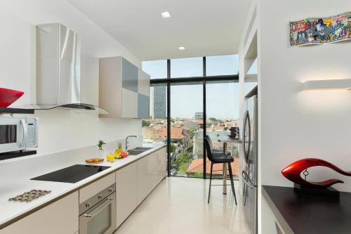 Deluxe Loft 2BR in White City by HolyGuest - image 5