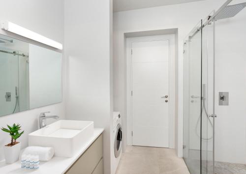 Deluxe Loft 2BR in White City by HolyGuest - image 10