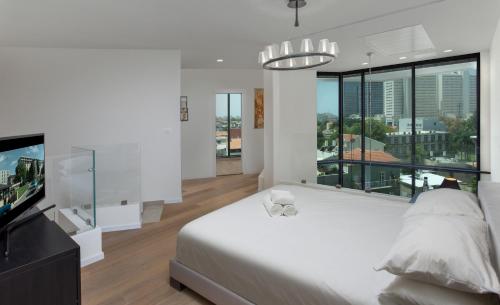 Deluxe Loft 2BR in White City by HolyGuest - image 8