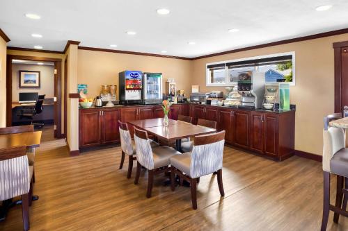 Quality Inn Uptown - image 7