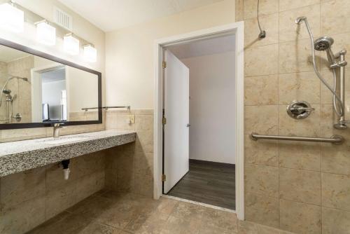 Quality Inn & Suites Vandalia near I-70 and Hwy 51 - image 14