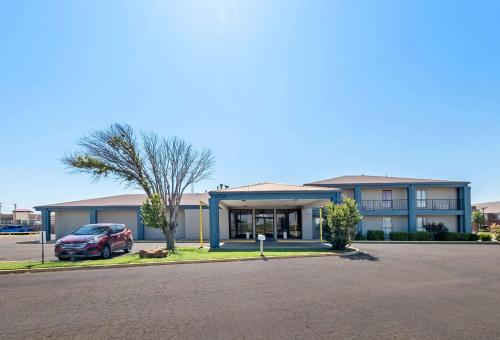 Quality Inn & Suites - image 14