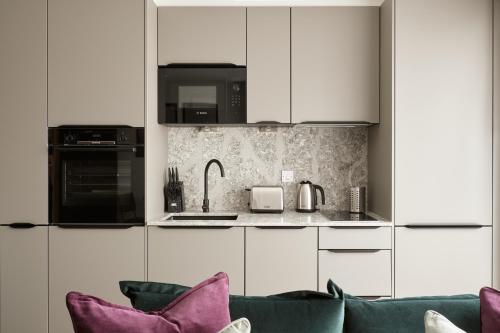 London City East by Viridian Apartments - image 12