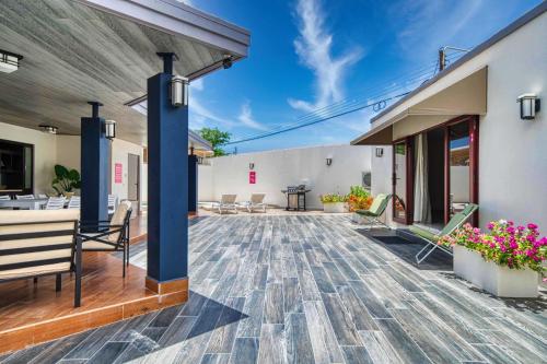 Удобства, Pekinini 15 in Santa Cruz
