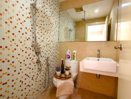 Regalia InfinityPool Premium 2BR l LRT KLCC l 4Pax - image 6
