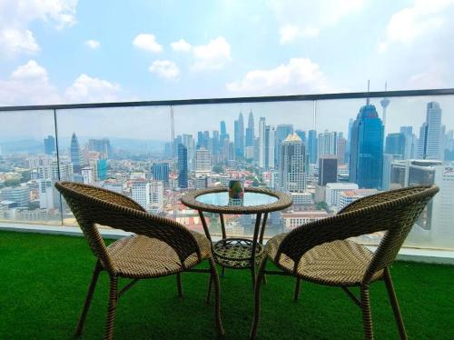 Regalia InfinityPool Premium 2BR l LRT KLCC l 4Pax - image 8