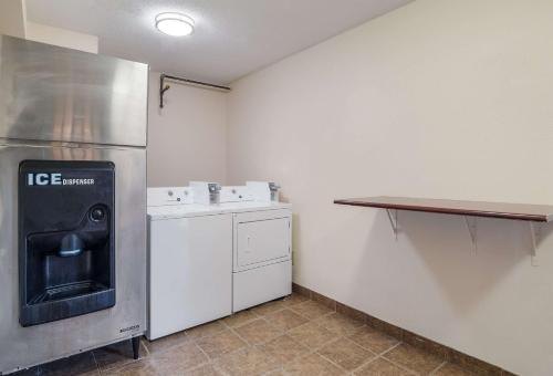 Quality Inn & Suites - image 13