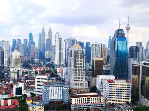 Regalia InfinityPool Premium 2BR l LRT KLCC l 4Pax - image 13