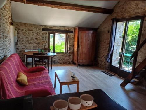 Appartement en pierre au calme in Вер-Сен-Дені