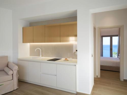 Golden Luxury Suites - image 5
