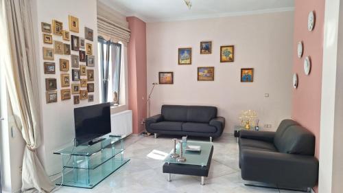 3 Bedroom Luxury Athens Downtown - image 5