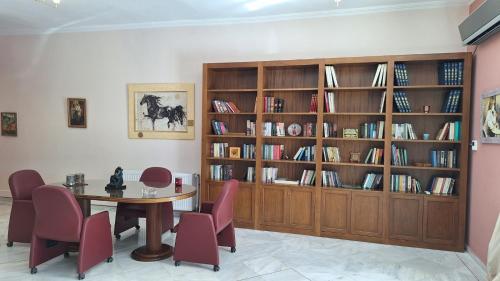 3 Bedroom Luxury Athens Downtown - image 9