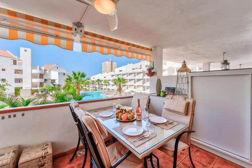 Apartment with pool view 1